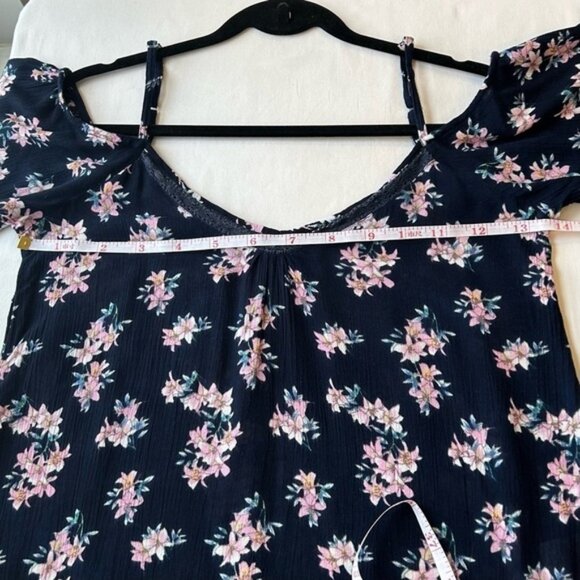 Floral Off Shoulder V Neck Top - Picture 8 of 11